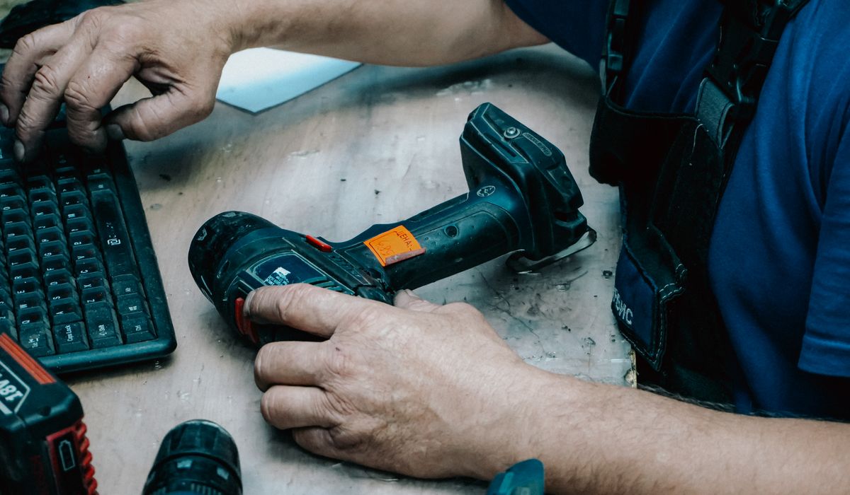 Laying laminate flooring in uneven rooms